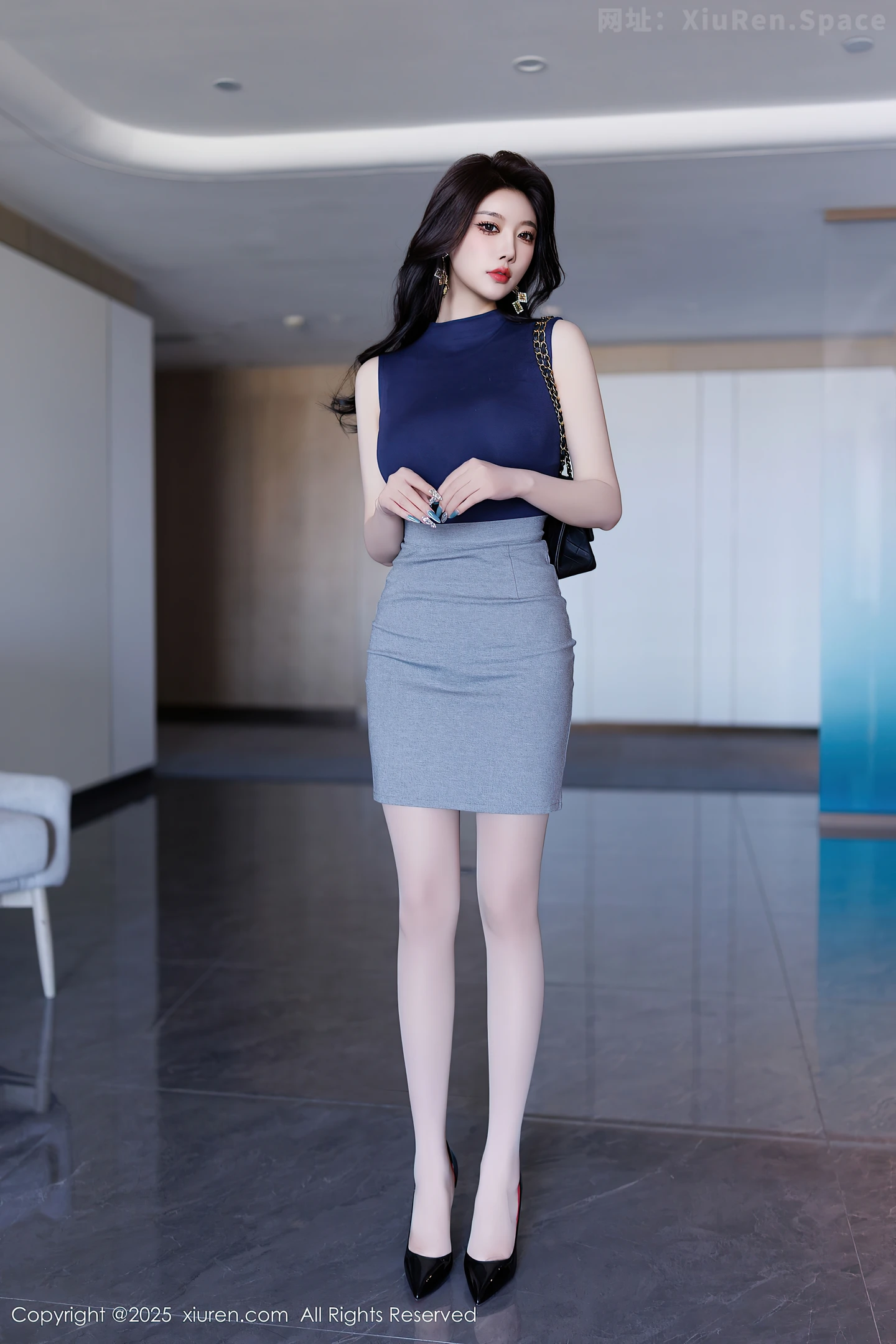 图片[2]-[XiuRen秀人网] VOL.9857 女神杨晨晨Yome性感OL服饰+黑色情趣内衣秀丰腴身材诱惑写真90P-秀人网官方网站